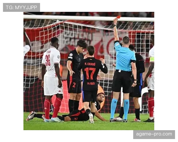 哈维回撤接应主导出球，中场调度压制对手防线