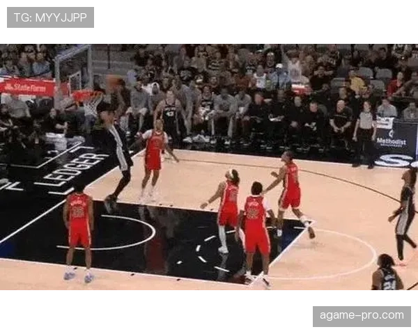 卡斯尔无球跑动制造防守漏洞，拉开空间效率显著提升