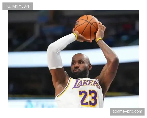 詹姆斯无球切入效率提升，主导湖人进攻节奏变化