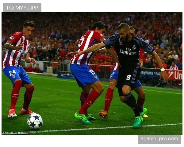 本泽马本赛季高位逼抢撕开防线助攻频发展现角色变化